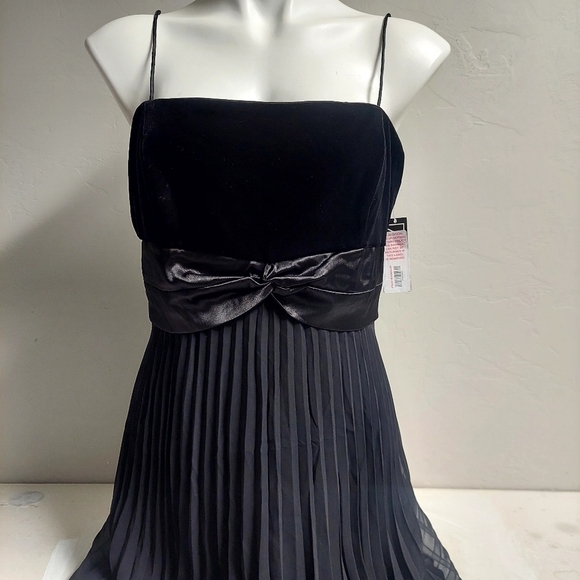Alex Evenings Black Dress Size 12 P‎ Upper Velvet  Back Zip Formal Prom Events - Picture 1 of 12